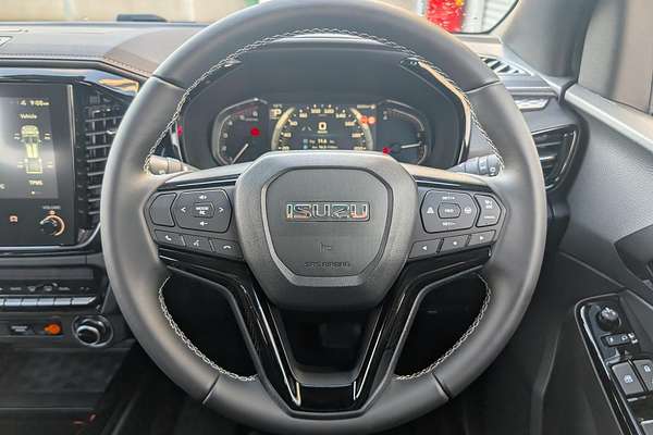 2025 Isuzu D-MAX BLADE 4X4
