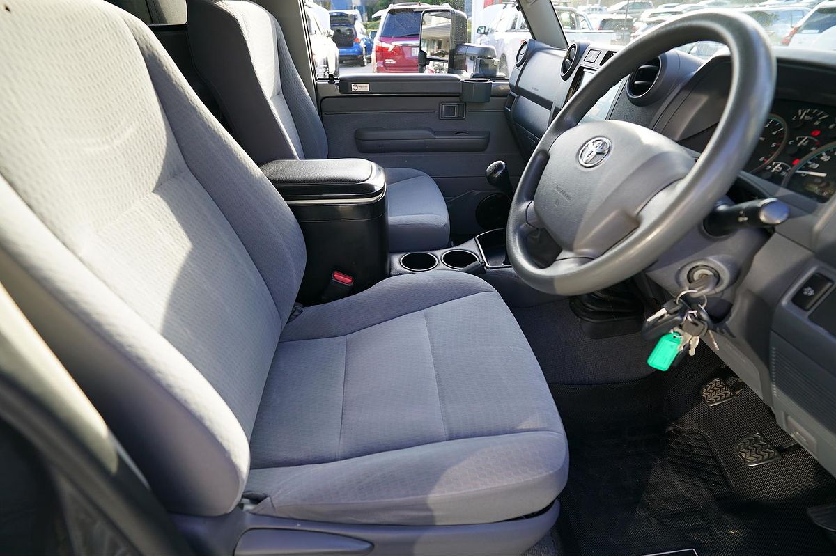 2019 Toyota LC Military LC Military GXL 4.5L T Diesel Manual Single C/Chassis