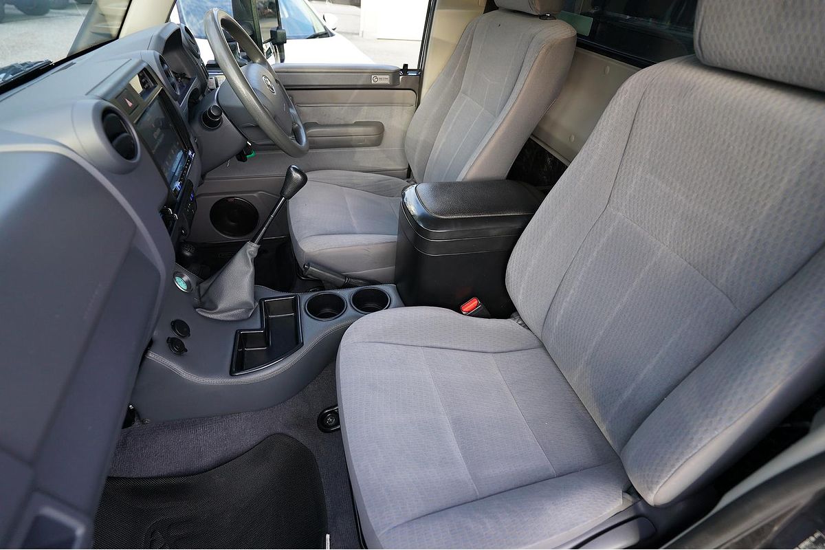 2019 Toyota LC Military LC Military GXL 4.5L T Diesel Manual Single C/Chassis