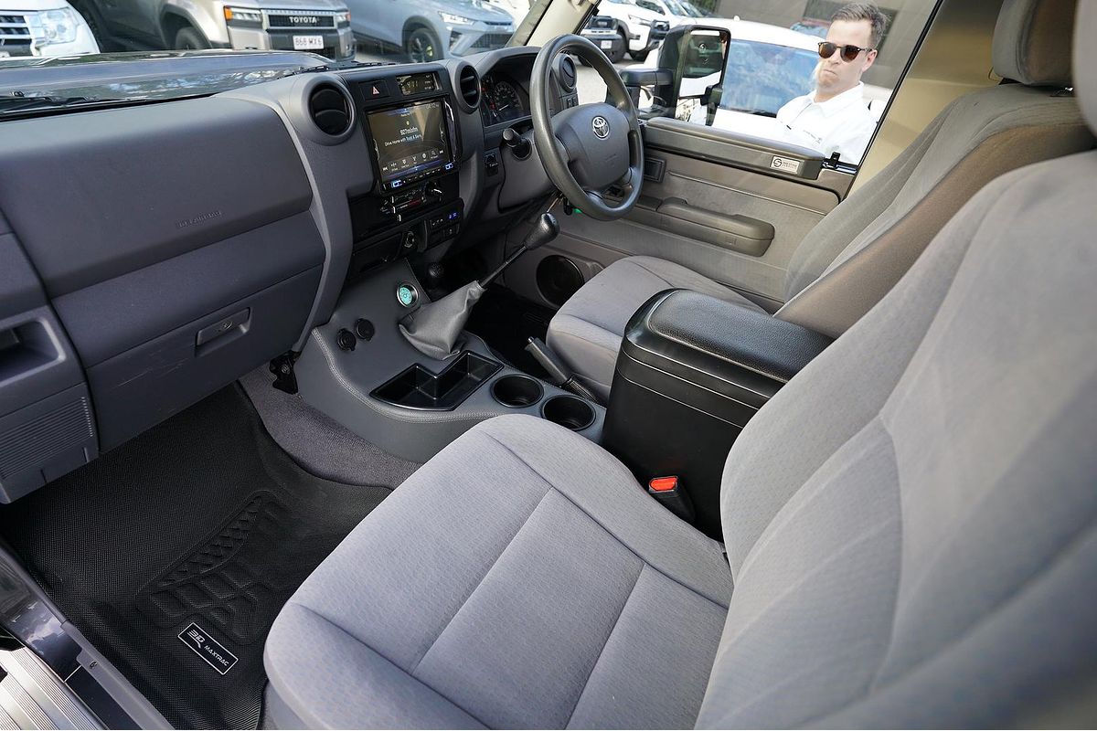 2019 Toyota LC Military LC Military GXL 4.5L T Diesel Manual Single C/Chassis