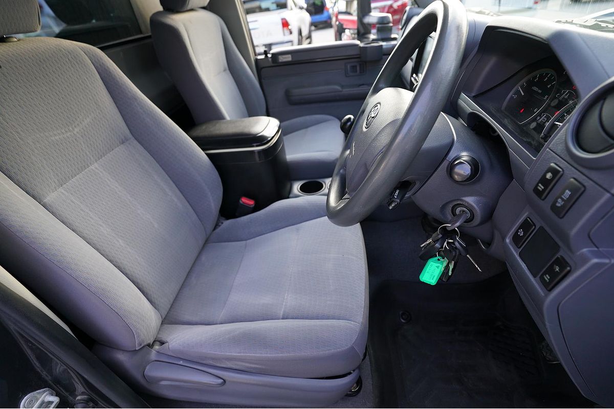 2019 Toyota LC Military LC Military GXL 4.5L T Diesel Manual Single C/Chassis