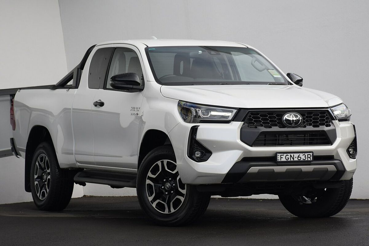 2024 Toyota Hilux SR5 GUN126R 4X4