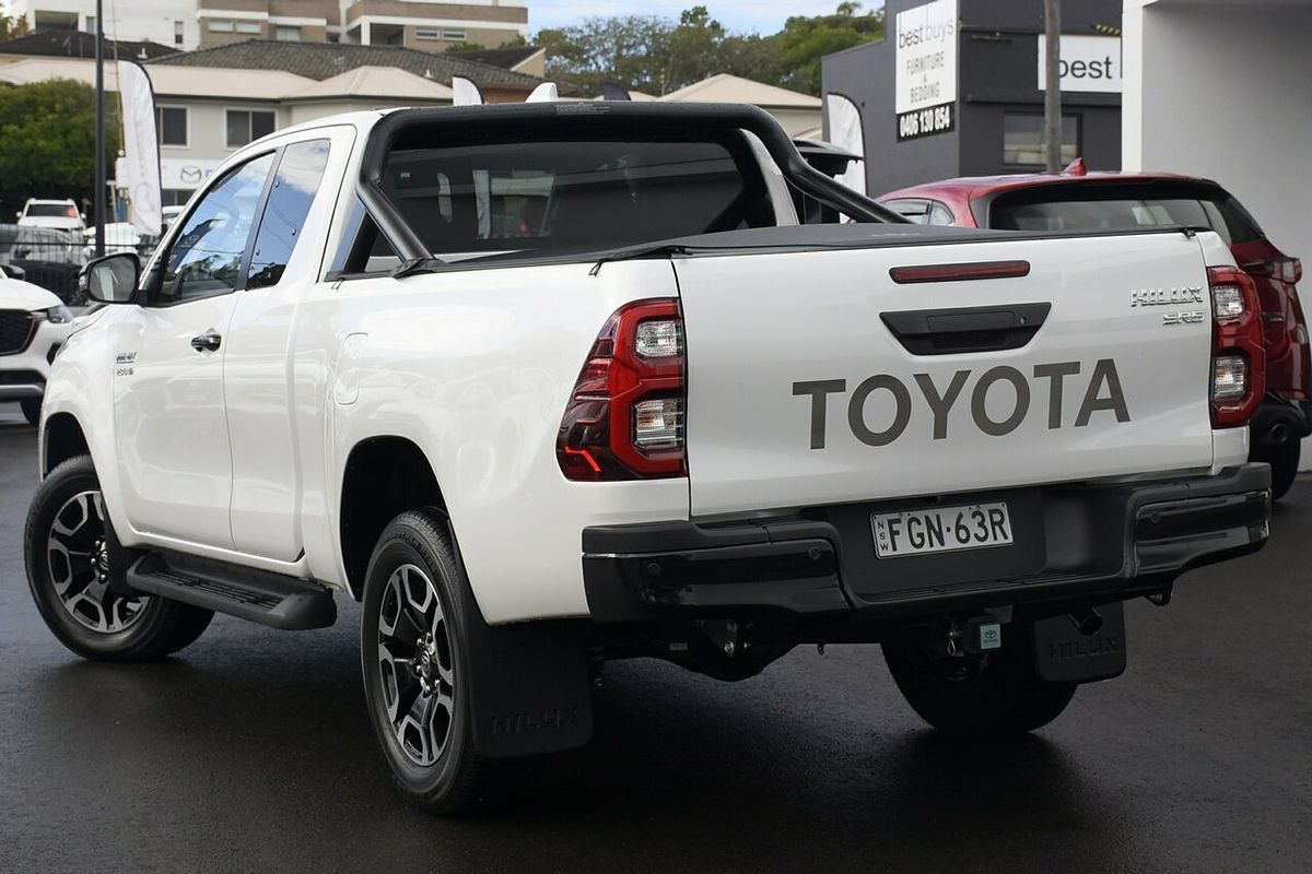 2024 Toyota Hilux SR5 GUN126R 4X4