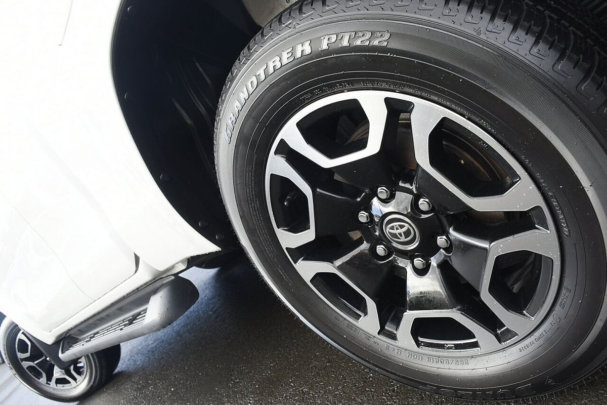 2024 Toyota Hilux SR5 GUN126R 4X4