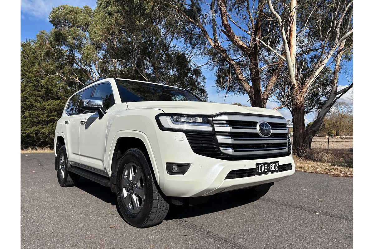 2022 Toyota Landcruiser Sahara FJA300R