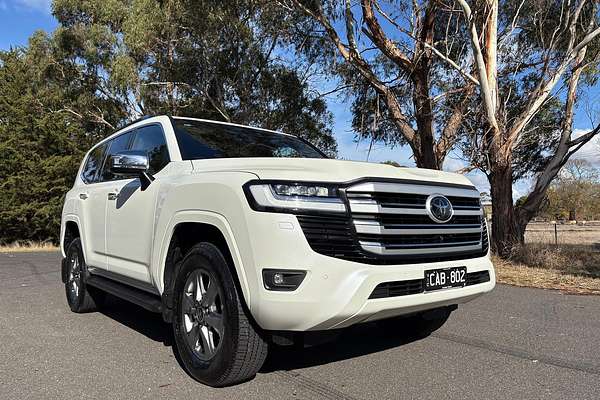 2022 Toyota Landcruiser Sahara FJA300R