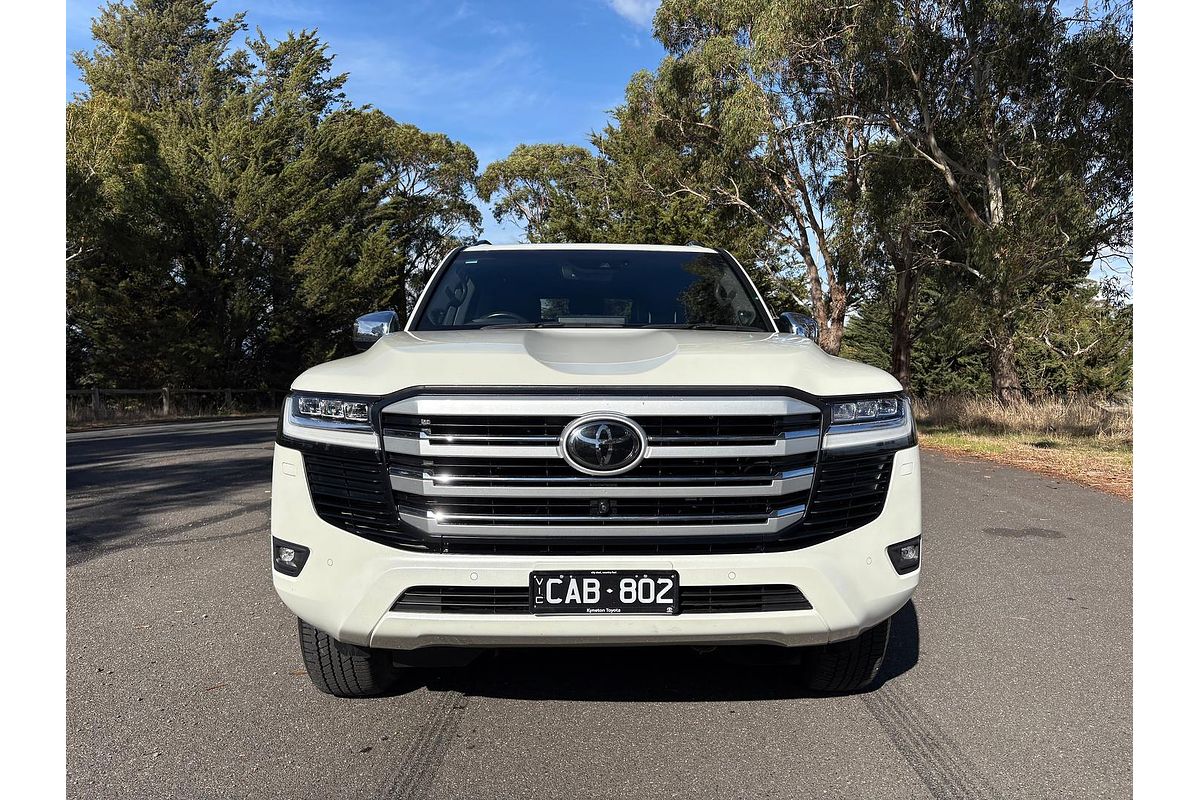 2022 Toyota Landcruiser Sahara FJA300R