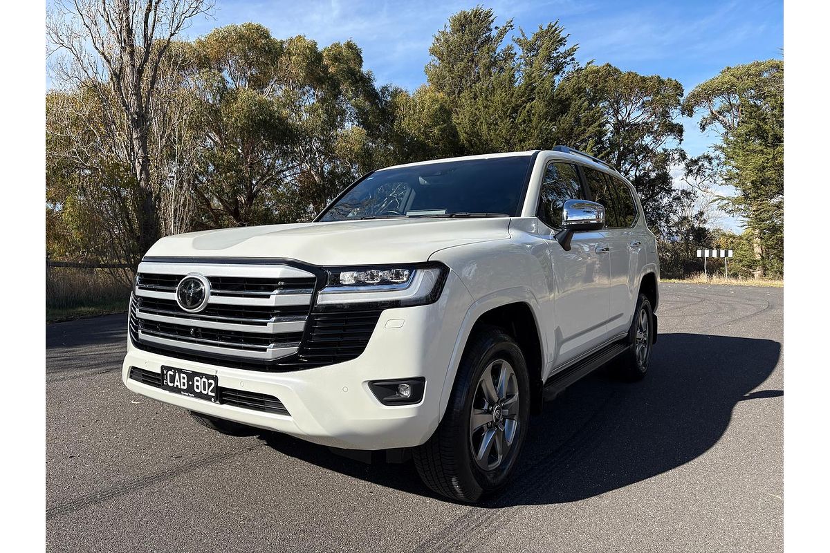 2022 Toyota Landcruiser Sahara FJA300R