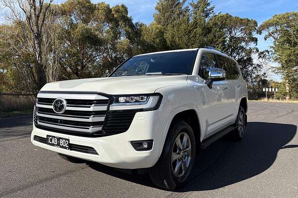 2022 Toyota Landcruiser Sahara FJA300R