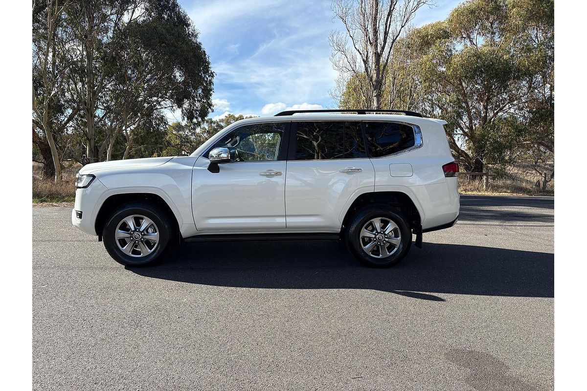 2022 Toyota Landcruiser Sahara FJA300R