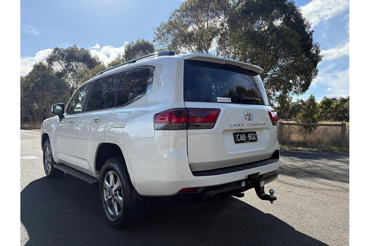 2022 Toyota Landcruiser Sahara FJA300R