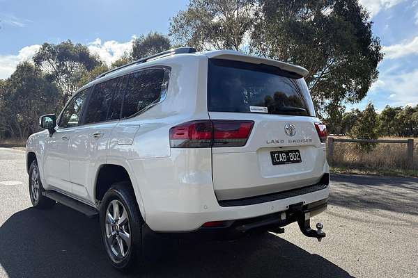 2022 Toyota Landcruiser Sahara FJA300R