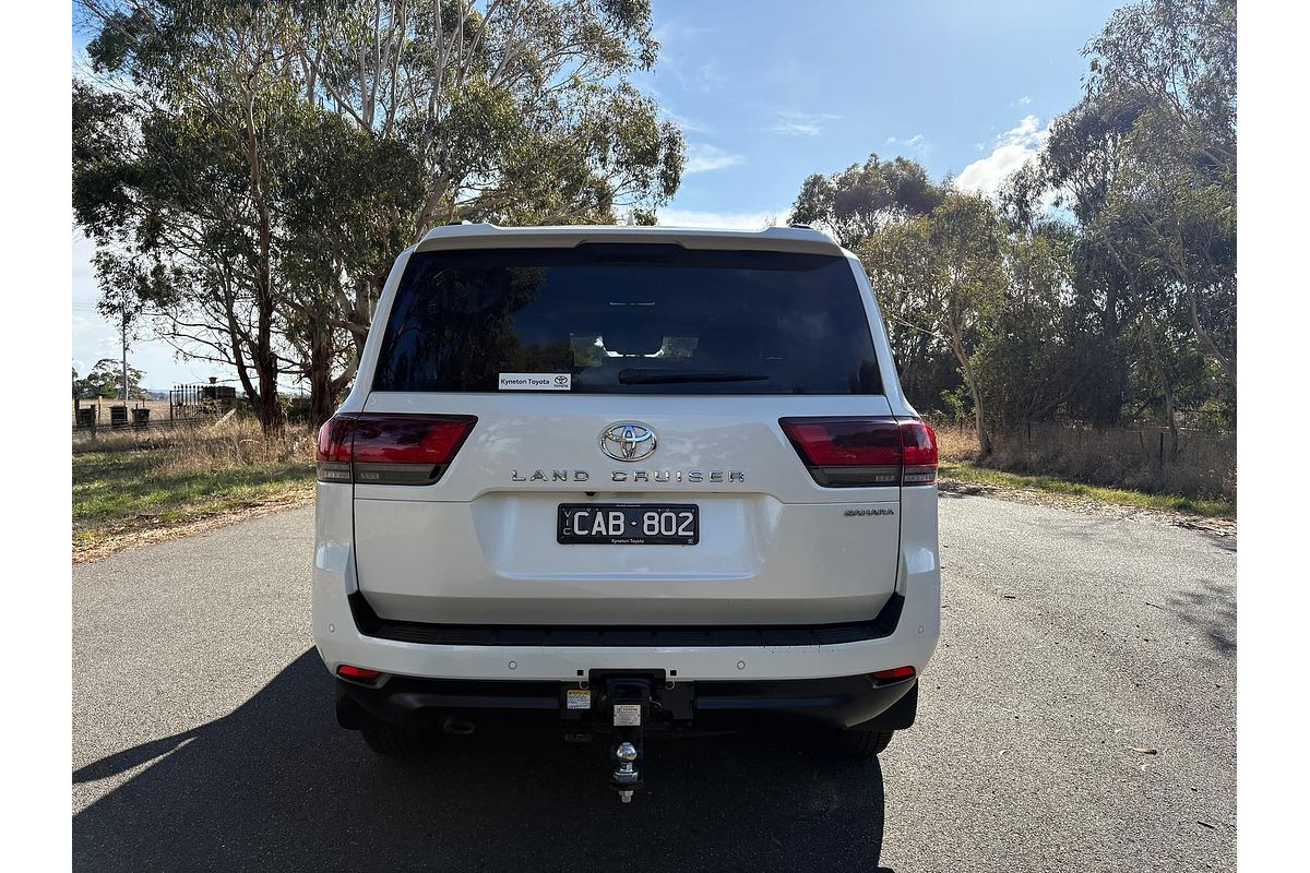2022 Toyota Landcruiser Sahara FJA300R