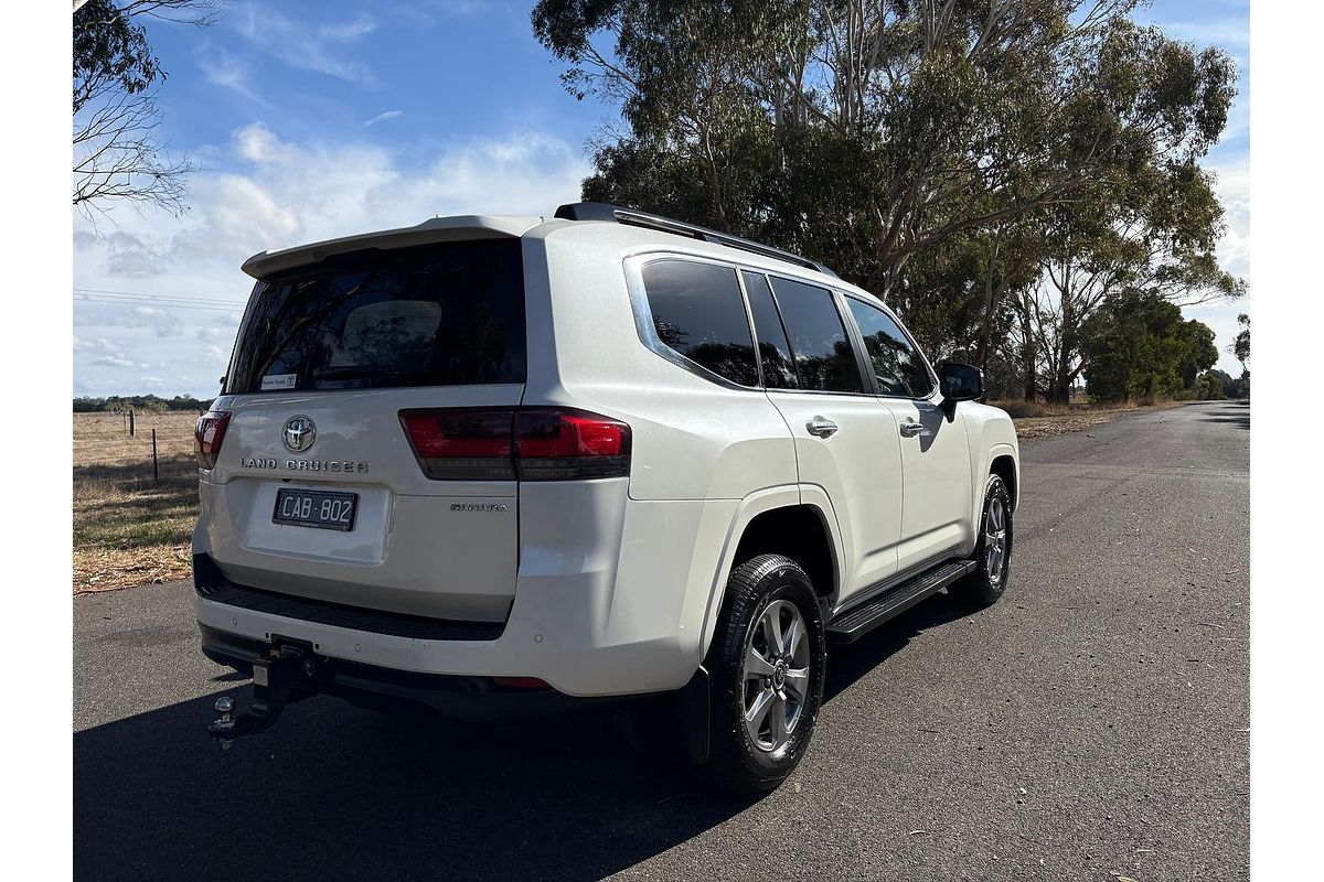 2022 Toyota Landcruiser Sahara FJA300R