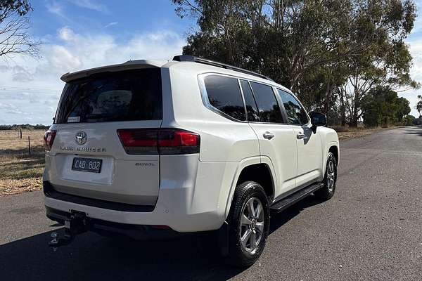 2022 Toyota Landcruiser Sahara FJA300R