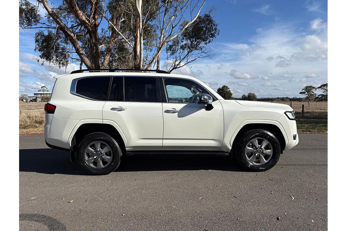 2022 Toyota Landcruiser Sahara FJA300R