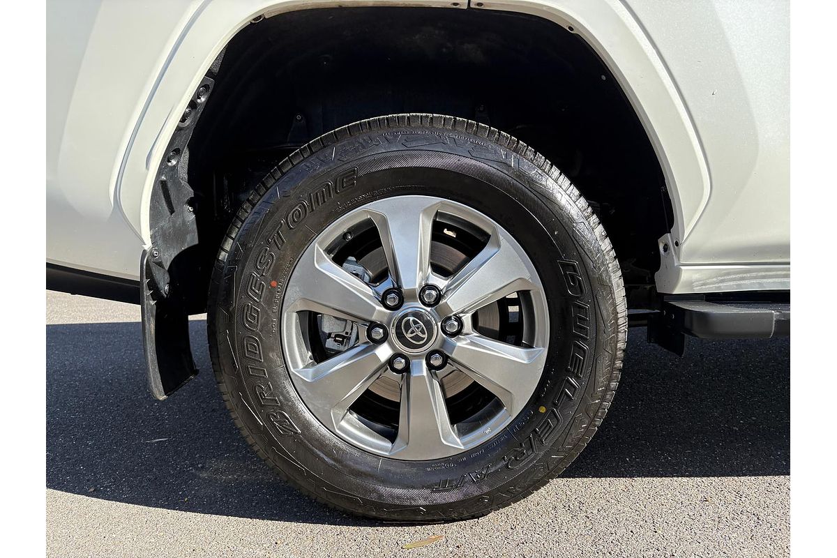 2022 Toyota Landcruiser Sahara FJA300R