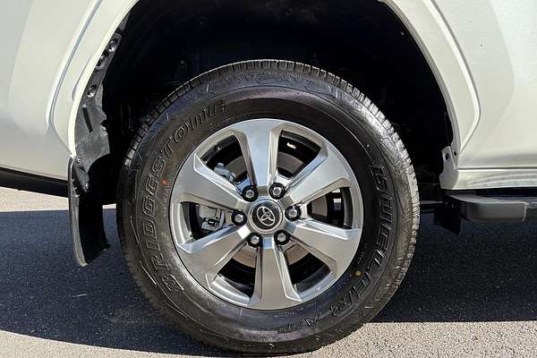 2022 Toyota Landcruiser Sahara FJA300R