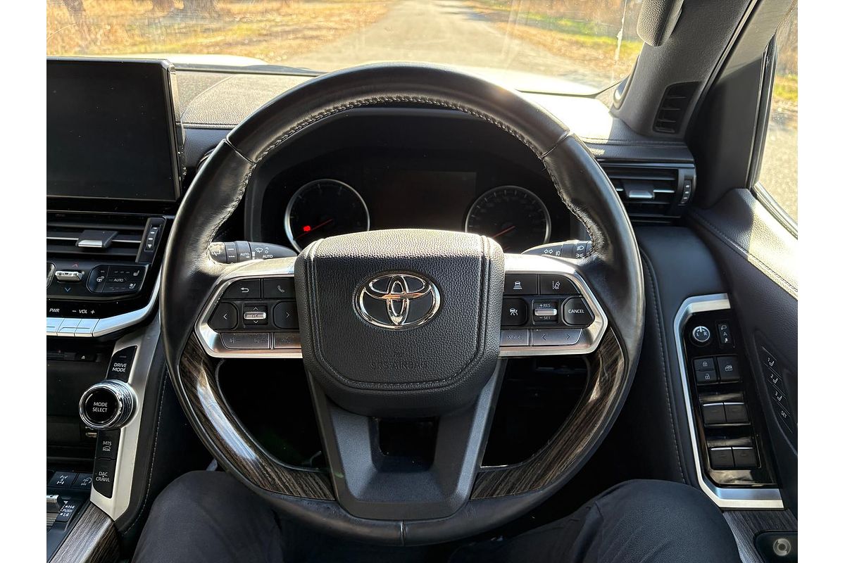 2022 Toyota Landcruiser Sahara FJA300R