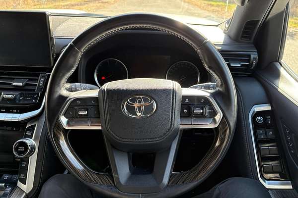 2022 Toyota Landcruiser Sahara FJA300R