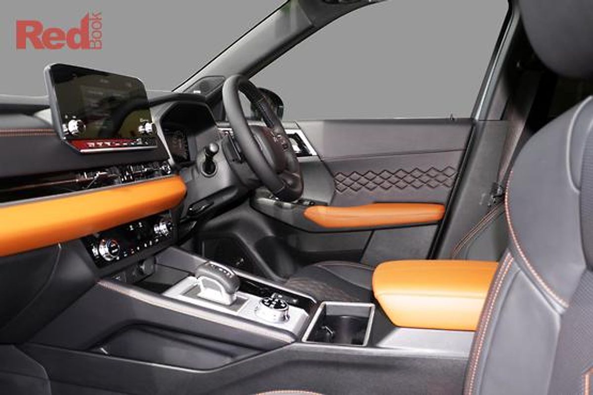 2025 Mitsubishi Outlander PHEV Exceed Tourer ZM