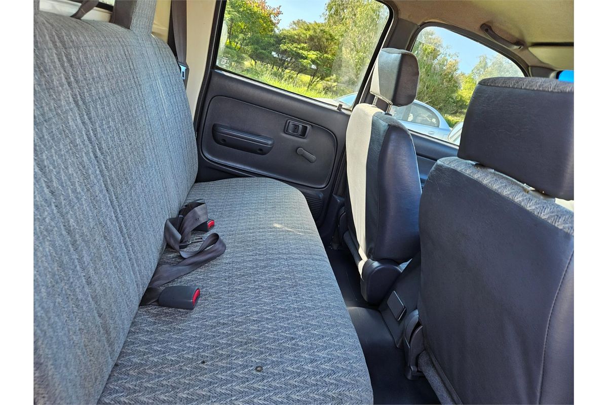 2002 Toyota Hilux KZN165R 4X4