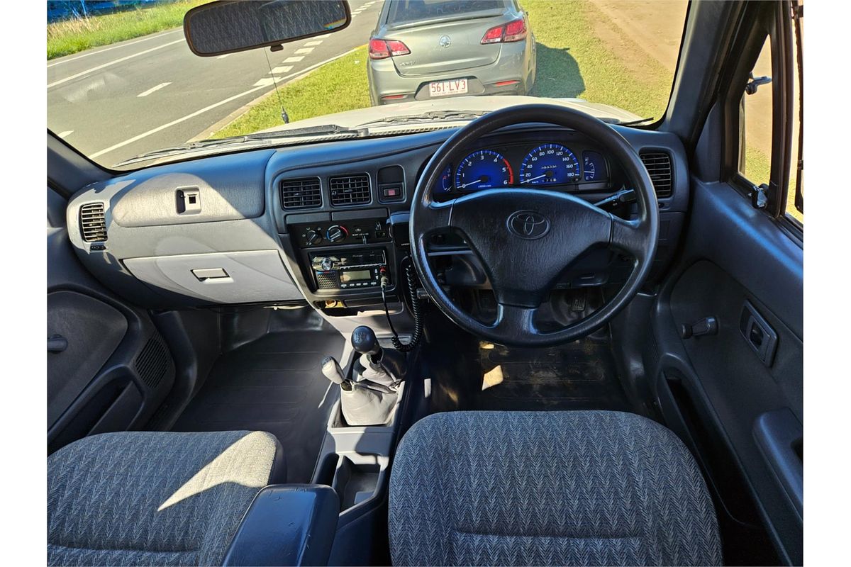 2002 Toyota Hilux KZN165R 4X4