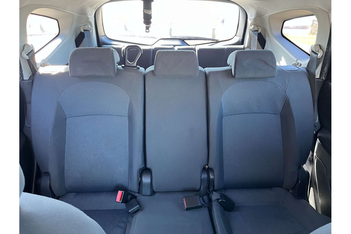 2013 Nissan Dualis +2 ST J10 Series 4