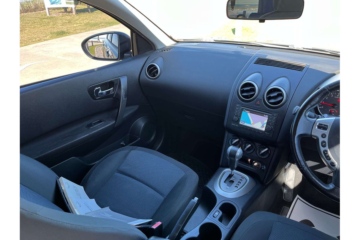 2013 Nissan Dualis +2 ST J10 Series 4