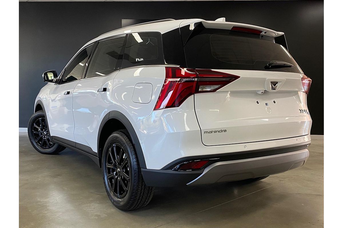 2025 Mahindra XUV700 AX7L