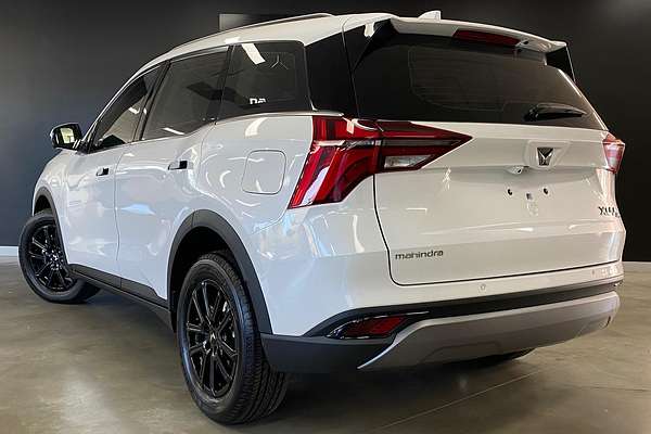 2025 Mahindra XUV700 AX7L