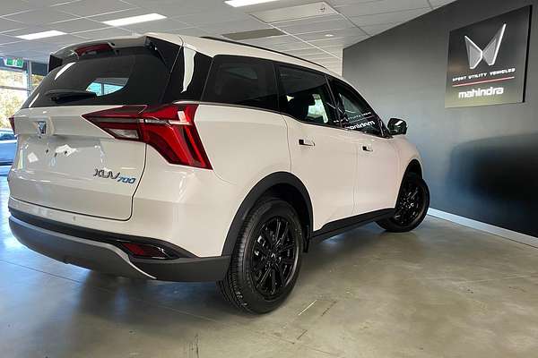2025 Mahindra XUV700 AX7L