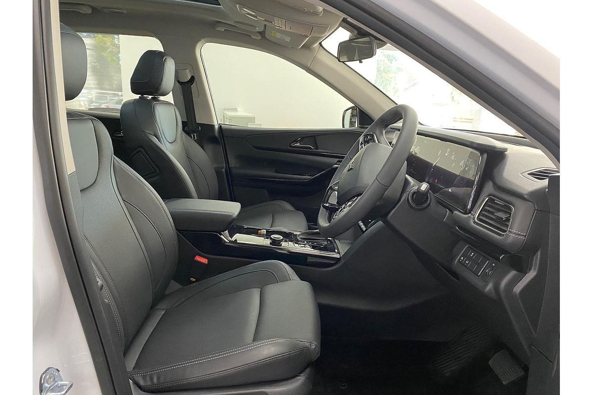 2025 Mahindra XUV700 AX7L