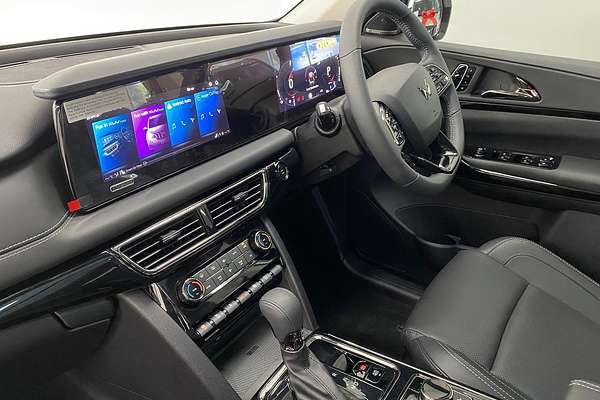 2025 Mahindra XUV700 AX7L