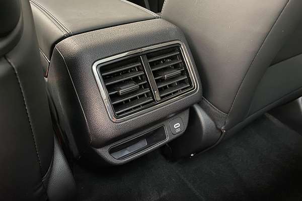 2025 Mahindra XUV700 AX7L