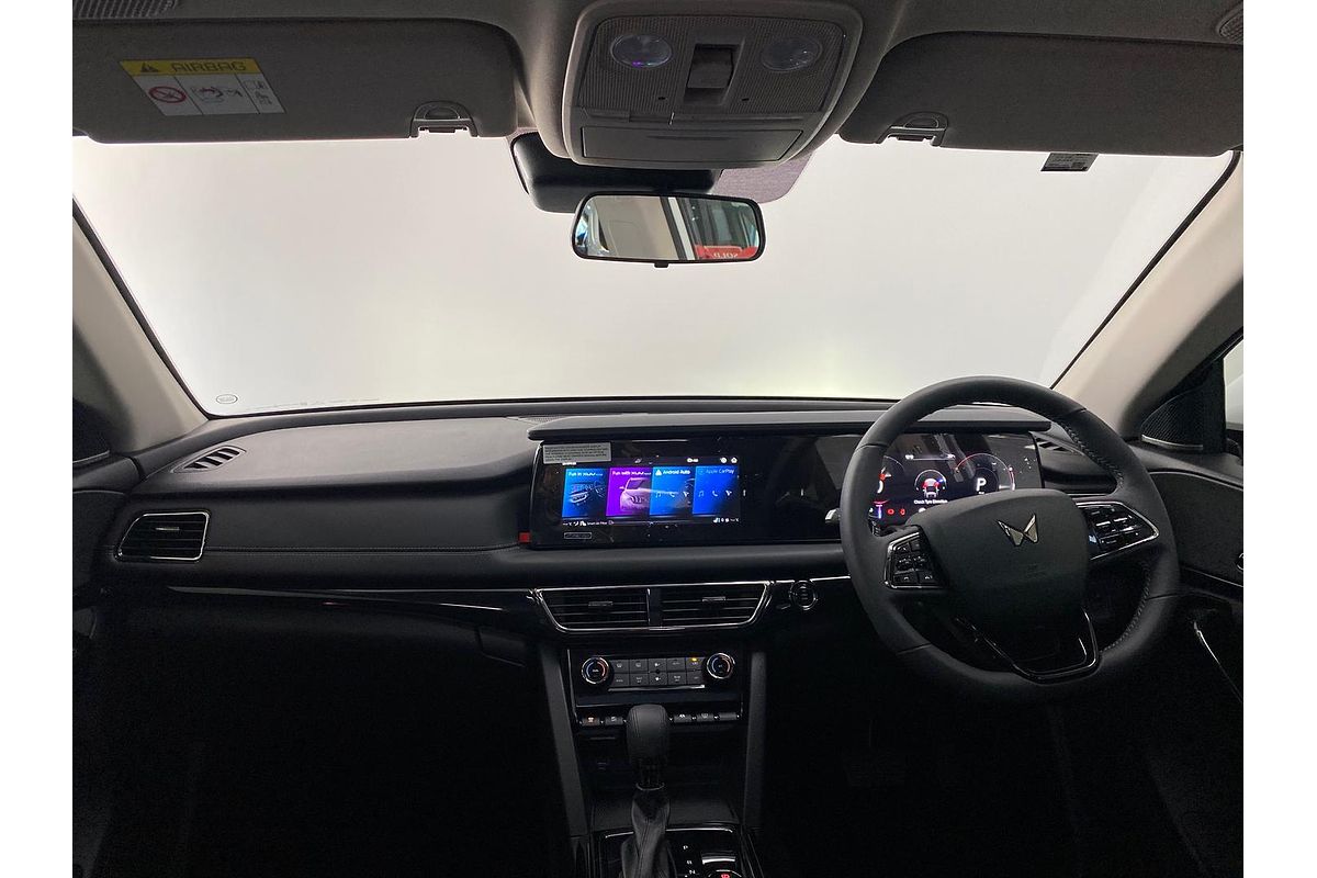 2025 Mahindra XUV700 AX7L