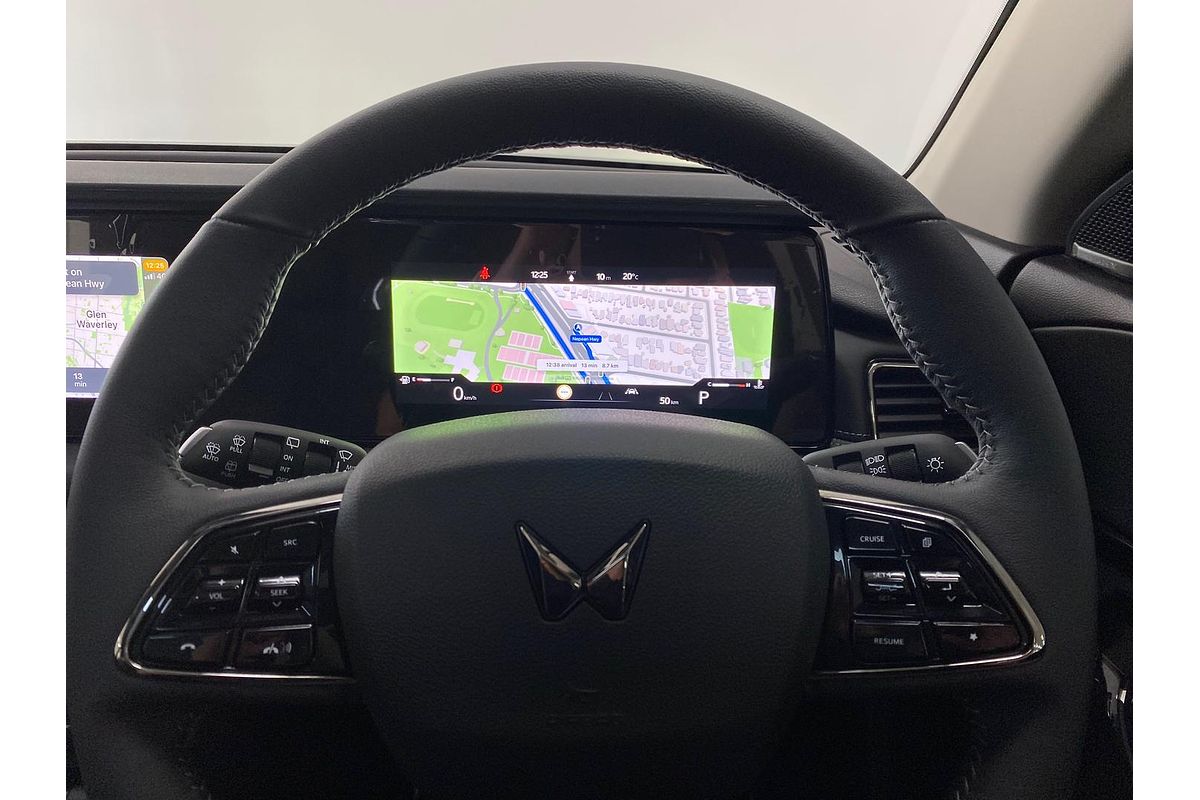 2025 Mahindra XUV700 AX7L