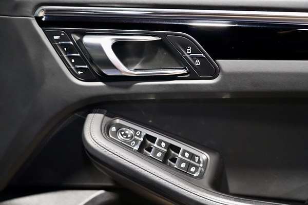 2022 Porsche Macan S 95B