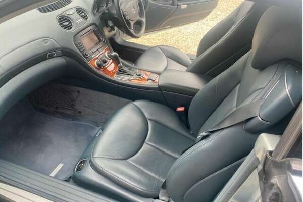 2005 Mercedes Benz SL500  R230