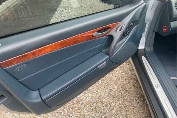 2005 Mercedes Benz SL500  R230