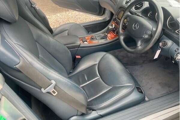 2005 Mercedes Benz SL500  R230