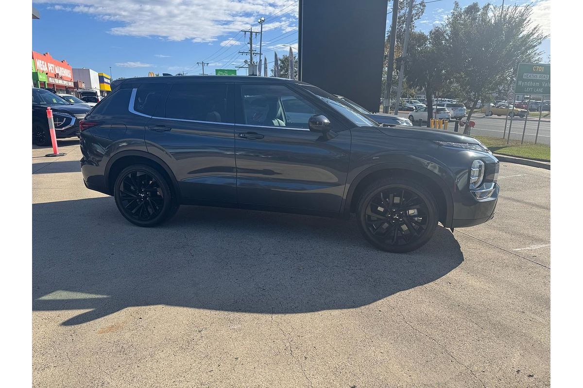 2024 Mitsubishi Outlander Black Edition ZM