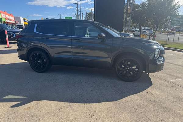 2024 Mitsubishi Outlander Black Edition ZM