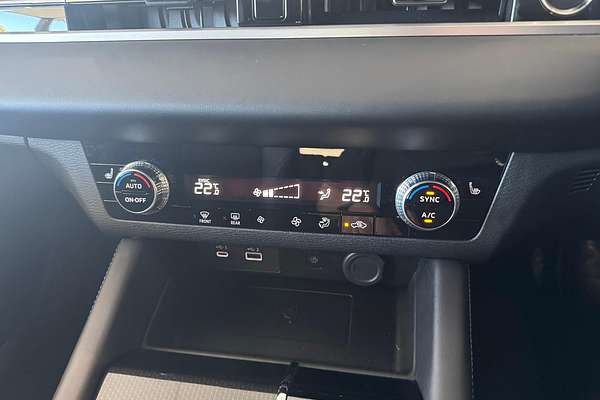 2024 Mitsubishi Outlander Black Edition ZM