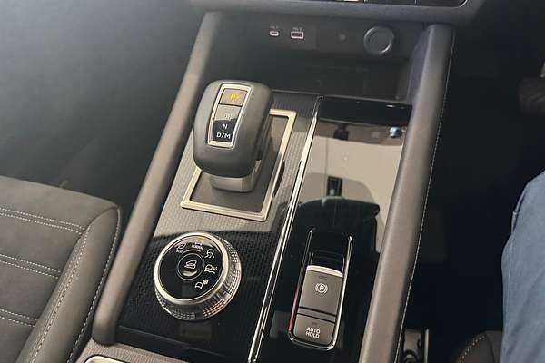 2024 Mitsubishi Outlander Black Edition ZM