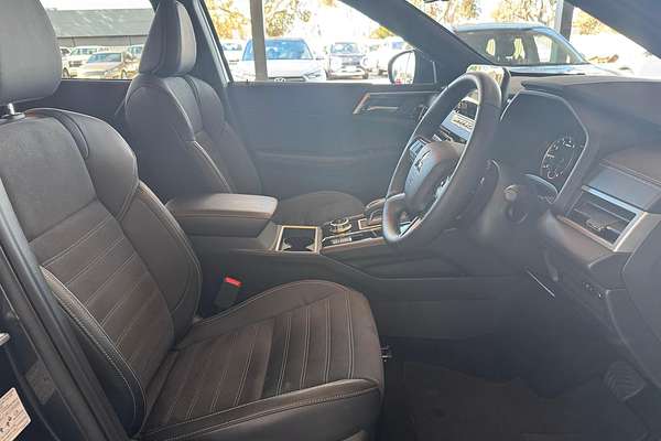 2024 Mitsubishi Outlander Black Edition ZM