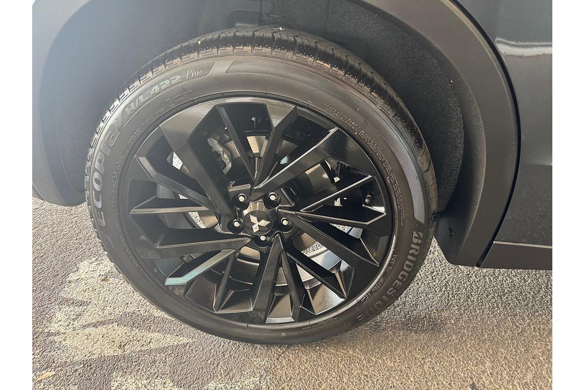 2024 Mitsubishi Outlander Black Edition ZM
