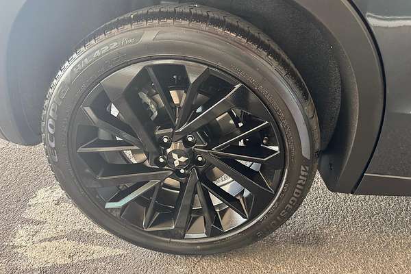 2024 Mitsubishi Outlander Black Edition ZM