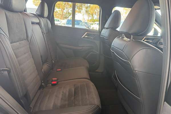 2024 Mitsubishi Outlander Black Edition ZM