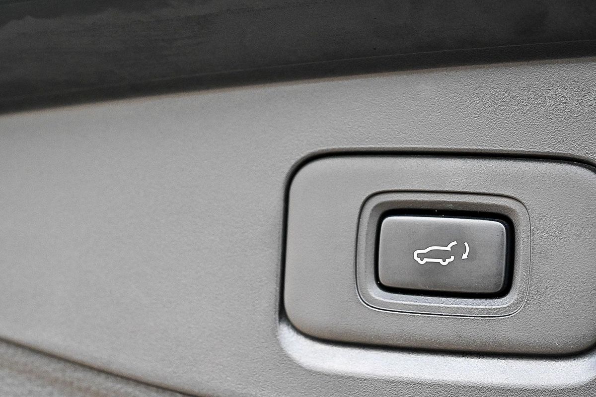 2023 Isuzu MU-X LS-T
